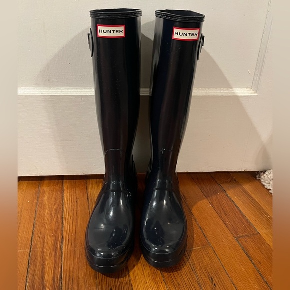 Hunter tall rain boots in navy blue - Picture 2 of 10
